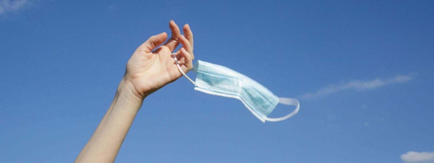 В ЕС отказались от обязательного ношения масок в аэропортах и самолетах - Закордон В ЕС отказались от обязательного ношения масок в аэропортах и самолетах - Закордон