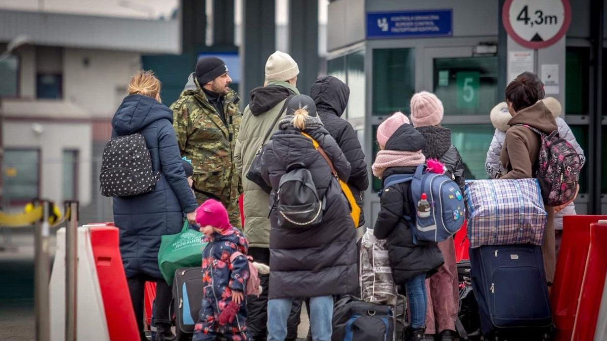 Чи можуть українці зі статусом тимчасового захисту без проблем повернутися додому - Закордон