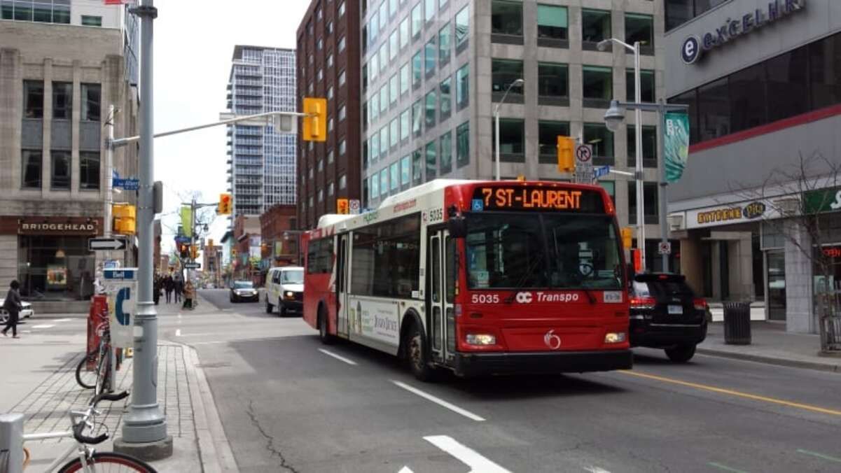 В Оттаві зробили безкоштовний проїзд у громадському транспорті для українських біженців - Закордон В Оттаві зробили безкоштовний проїзд у громадському транспорті для українських біженців - Закордон