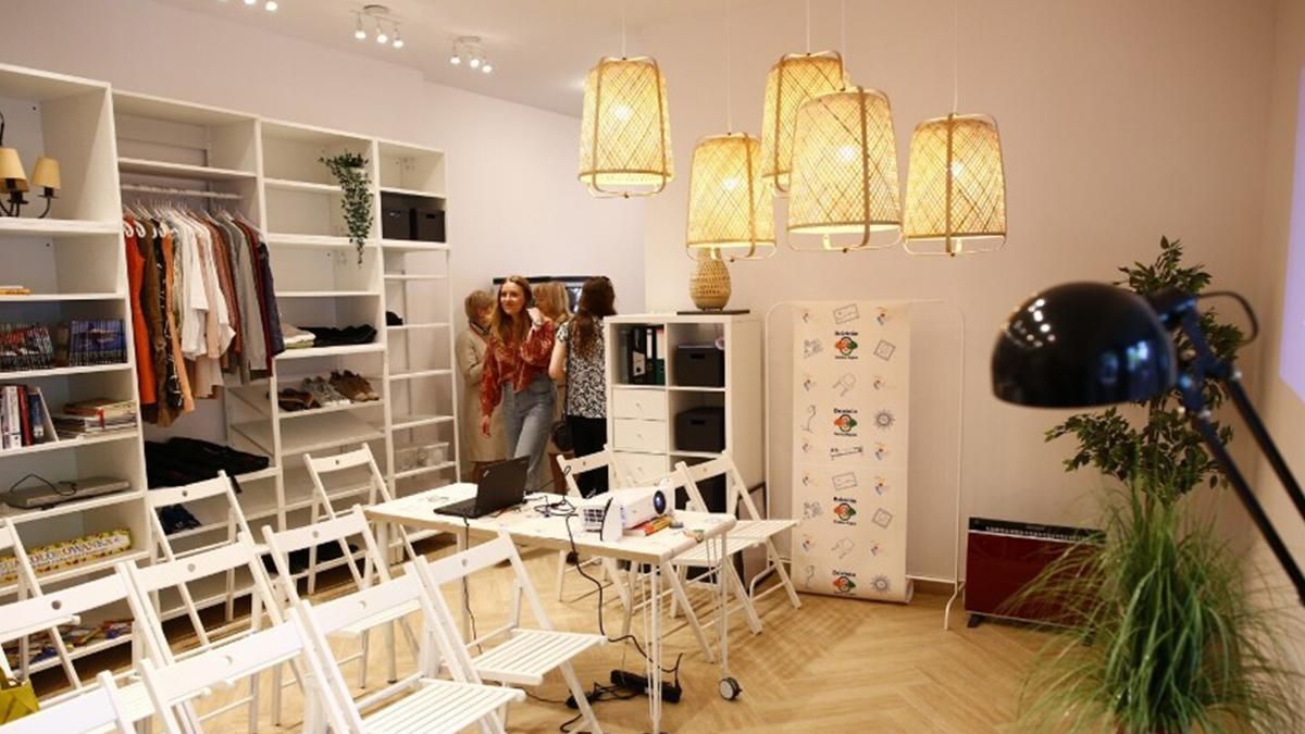 В Варшаве заработал общедоступный бесплатный магазин - Закордон