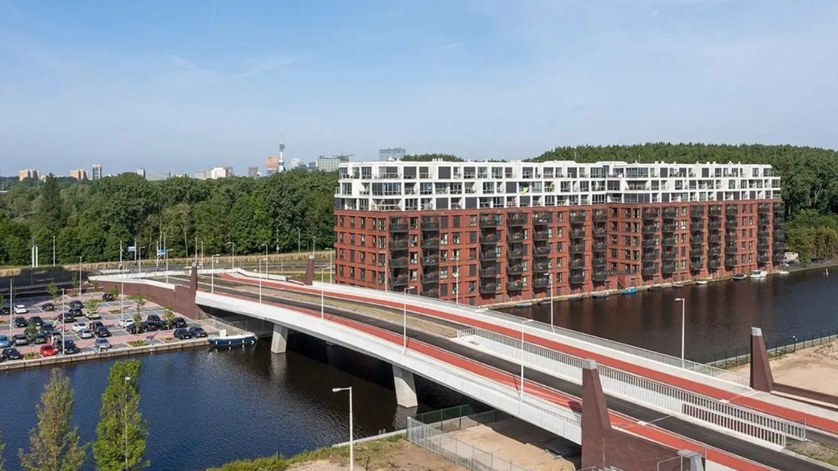 Для рыб, птиц, насекомых и людей  в Амстердаме открылся новый мост Amstelstroombrug - Закордон