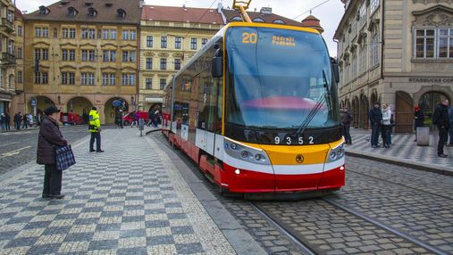 З 1 червня українці повинні платити у транспорті Праги: скільки коштує проїзний