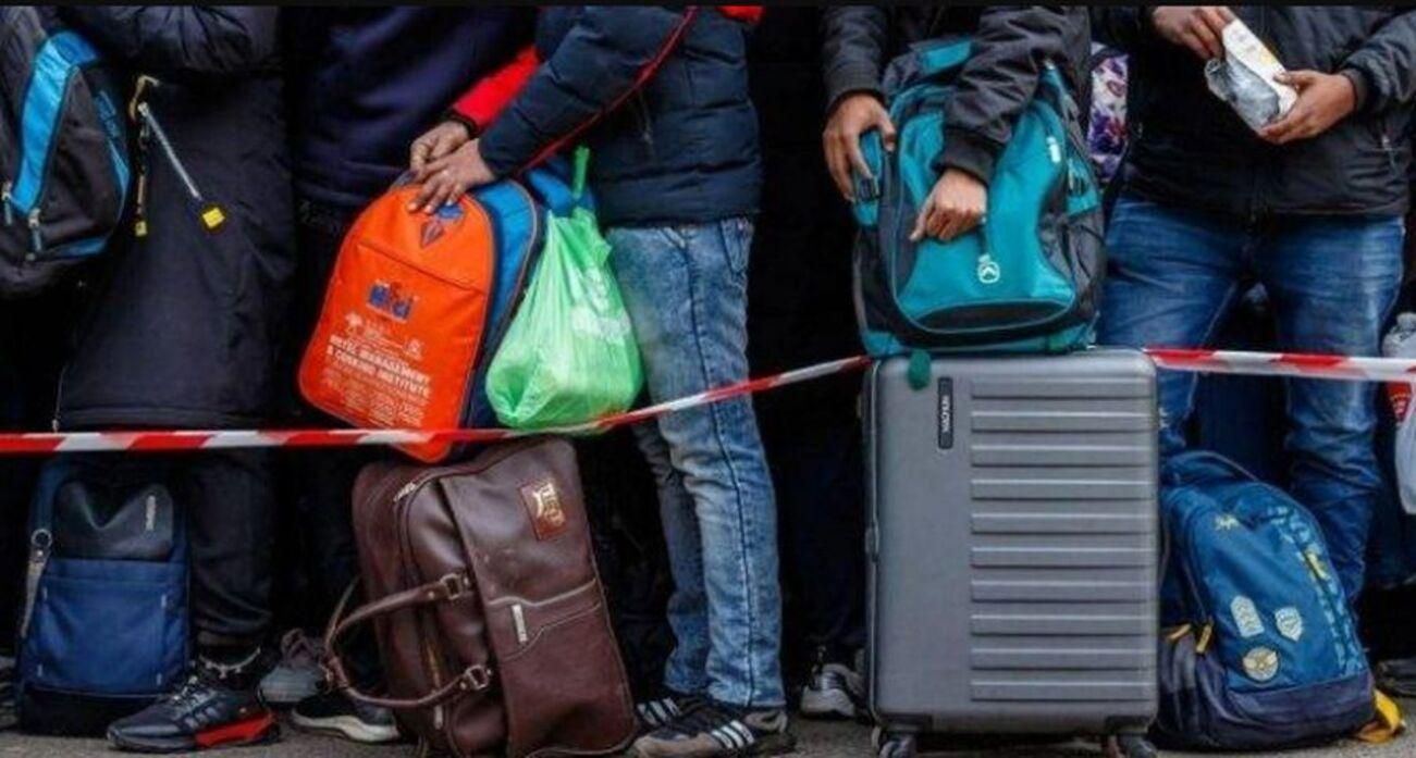 У Празі закриють центр допомоги для українських біженців  що стало причиною - Закордон