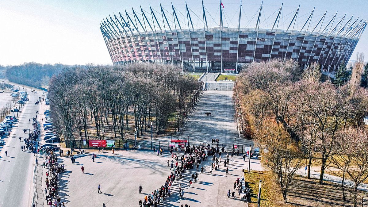 На Національному стадіоні у Варшаві більше не видаватимуть українцям номера PESEL - Закордон
