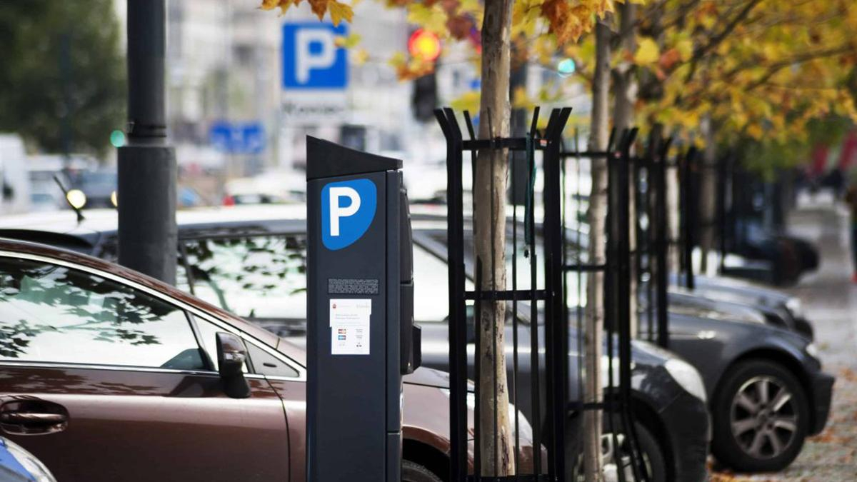 Водіям у Варшаві доведеться платити більше за паркування  названі нові ціни - Закордон