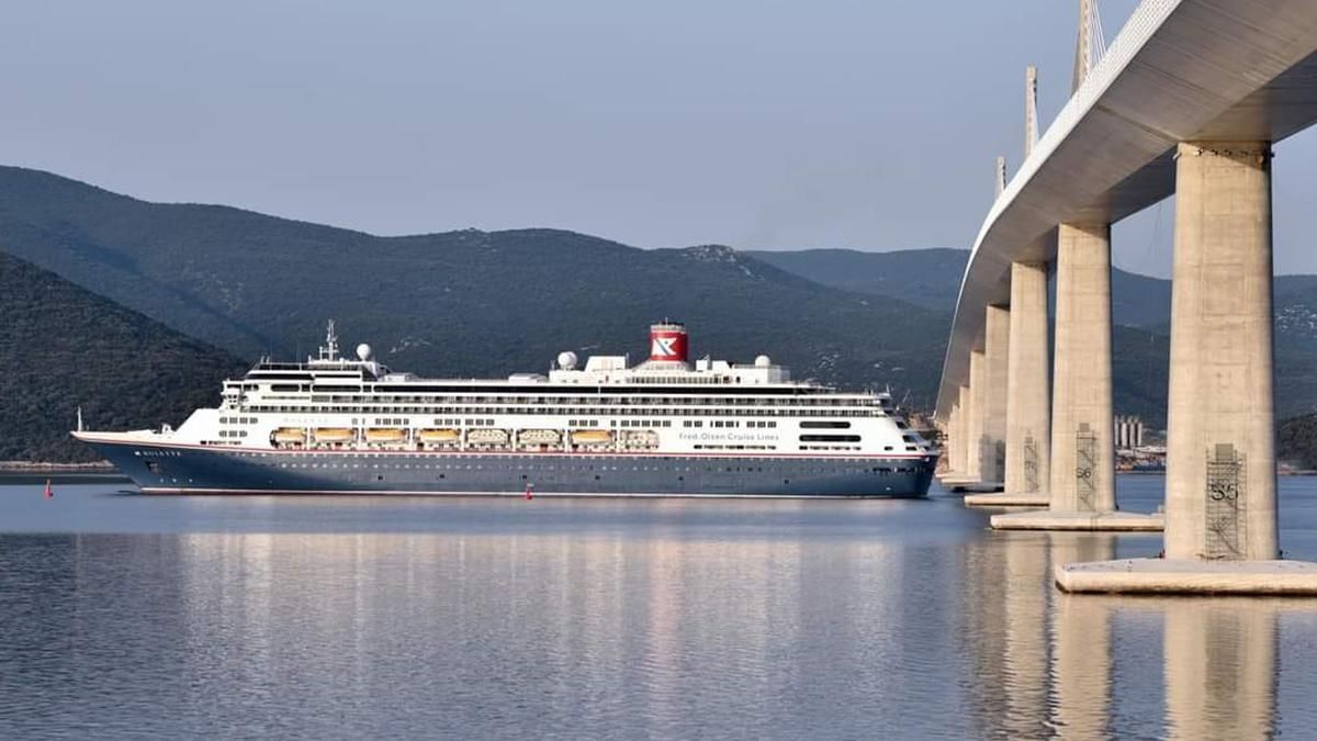 Круїзний лайнер вперше пройшов під новим мостом у Хорватії  приголомшливі фото - Закордон