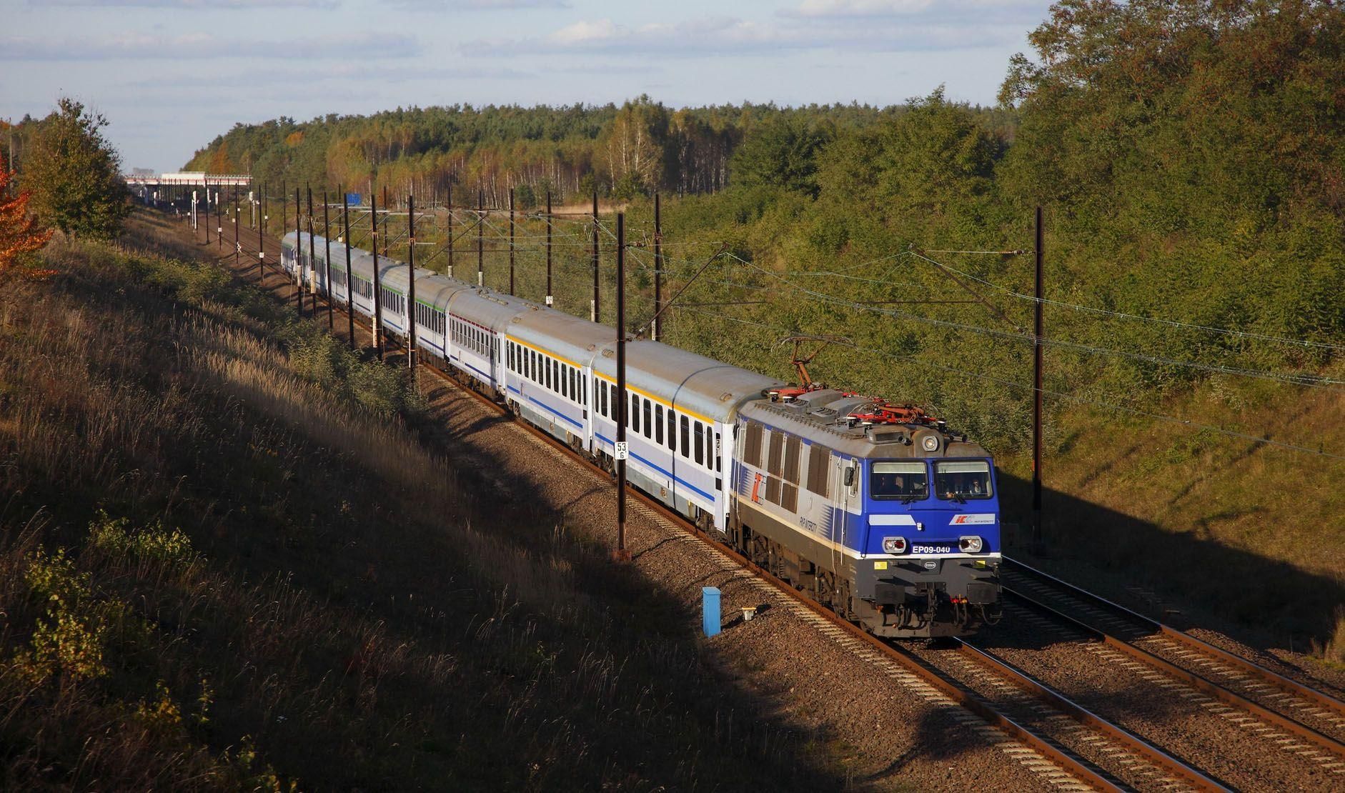Безкоштовний проїзд скасовано  з 1 липня українці повинні купувати квитки у польських потягах - Закордон