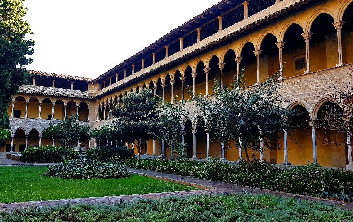 Як безкоштовно відвідати монастир Педральбес в Барселоні