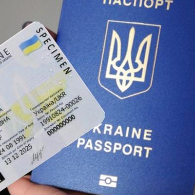 Українці зможуть оформити ID-картки та закордонні паспорти в Варшаві