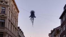 Над вулицями Праги витає скульптура, присвячена українським матерям