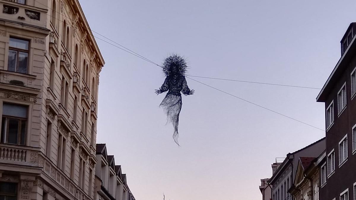 Скульптура "Венок" в Праге Скульптура "Венок" в Праге