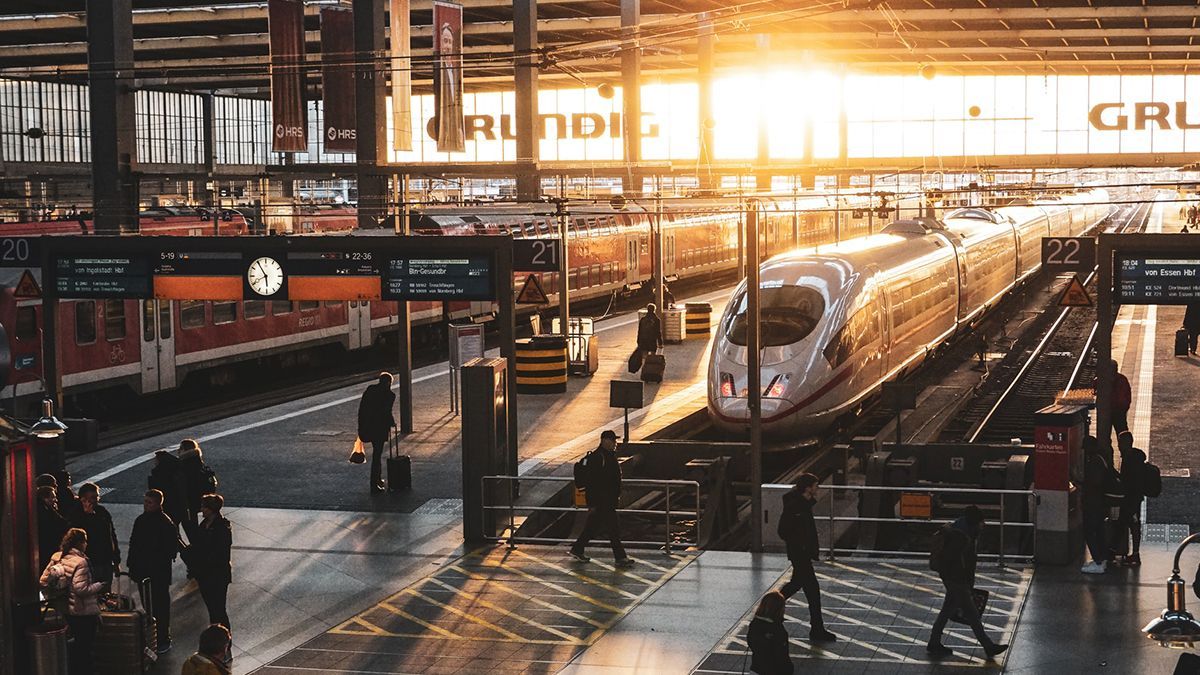 Из Киева в Варшаву будут курсировать скоростные поезда - Закордон Из Киева в Варшаву будут курсировать скоростные поезда - Закордон