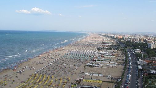 Чистое море и 15 километров песчаных пляжей: украинцам доступен автобусный тур из Киева в Италию