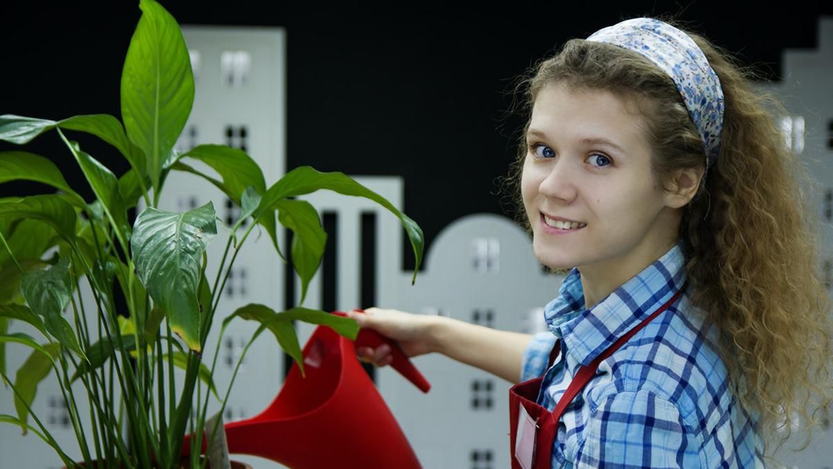 Де працюють та скільки заробляють в Польщі українські жінки Де працюють та скільки заробляють в Польщі українські жінки