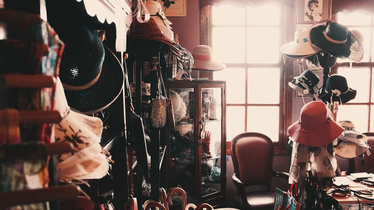 Обновляйте гардероб бюджетно и со вкусом 5 лучших секонд-хендов и винтажных магазинов в Праге - Закордон Обновляйте гардероб бюджетно и со вкусом 5 лучших секонд-хендов и винтажных магазинов в Праге - Закордон