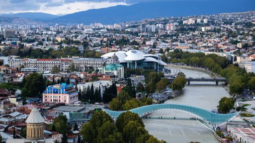 Тбилиси прекращает программу обеспечения жильем украинских беженцев