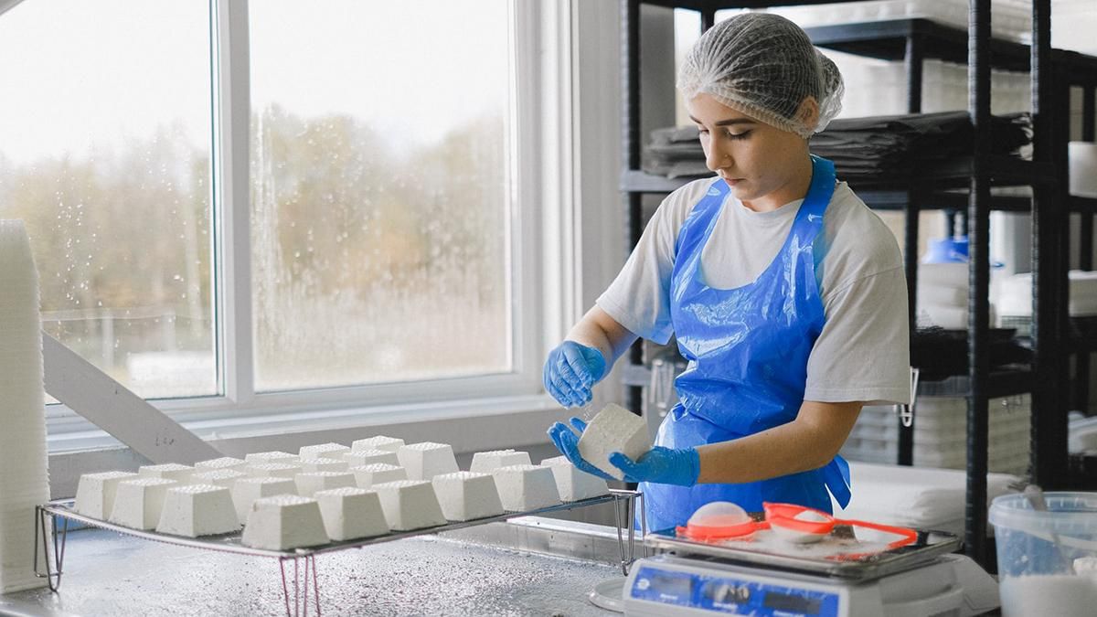 Из каких областей Украины больше всего женщин нашли работу в Польше интересная статистика - Закордон Из каких областей Украины больше всего женщин нашли работу в Польше интересная статистика - Закордон