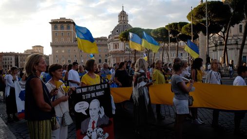 Собираются каждую неделю: украинцы в Италии еще с 24 февраля проводят митинги