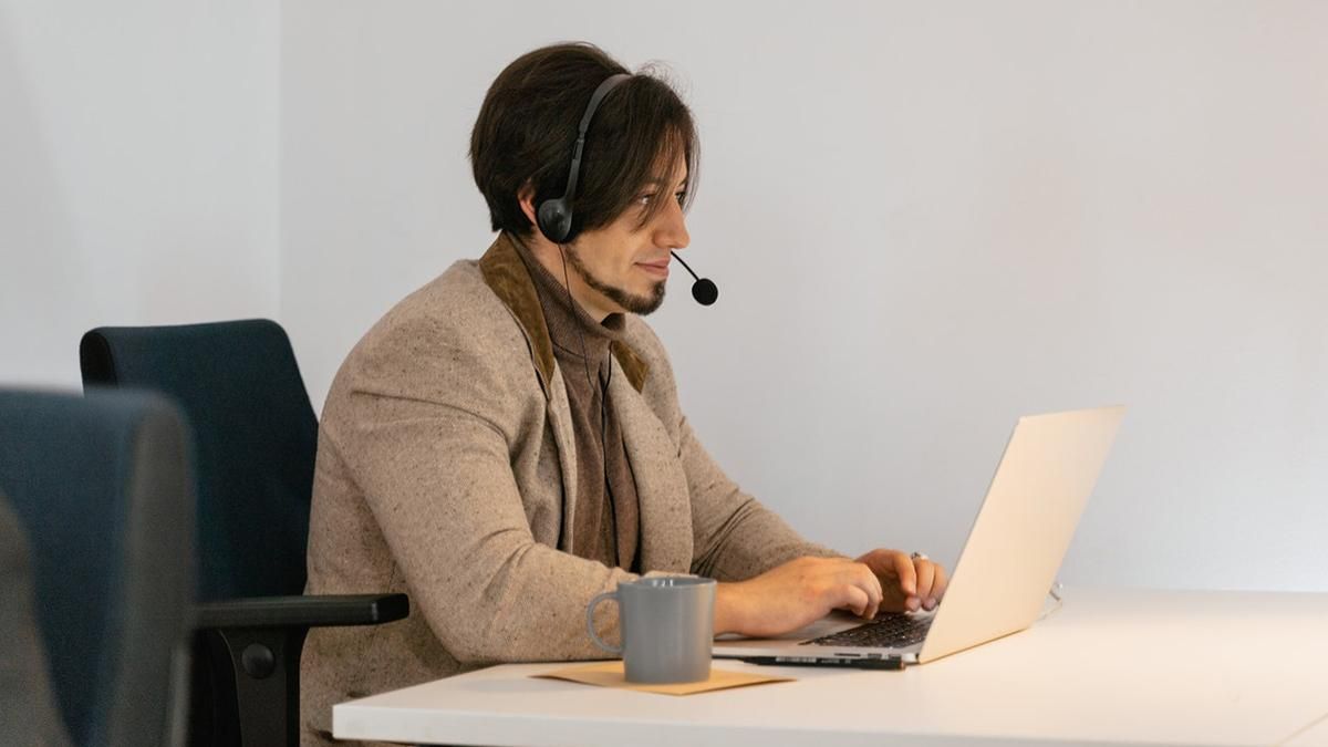 В Варшаве заработал первый телефон доверия для обсуждения "мужских дел" - Закордон В Варшаве заработал первый телефон доверия для обсуждения "мужских дел" - Закордон