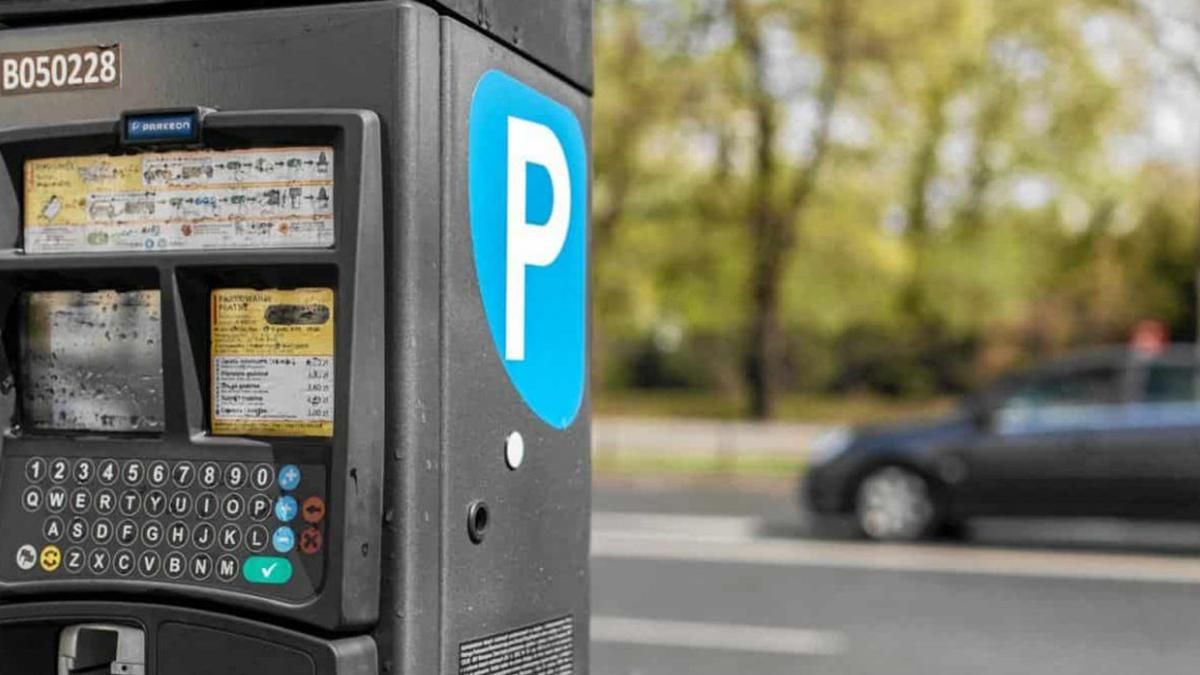 В центре Варшавы вырастет стоимость парковки В центре Варшавы вырастет стоимость парковки