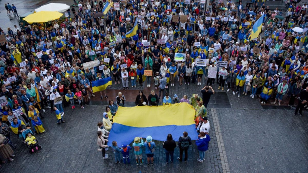 Святкування Дня прапора і Дня Незалежності за кордоном Святкування Дня прапора і Дня Незалежності за кордоном