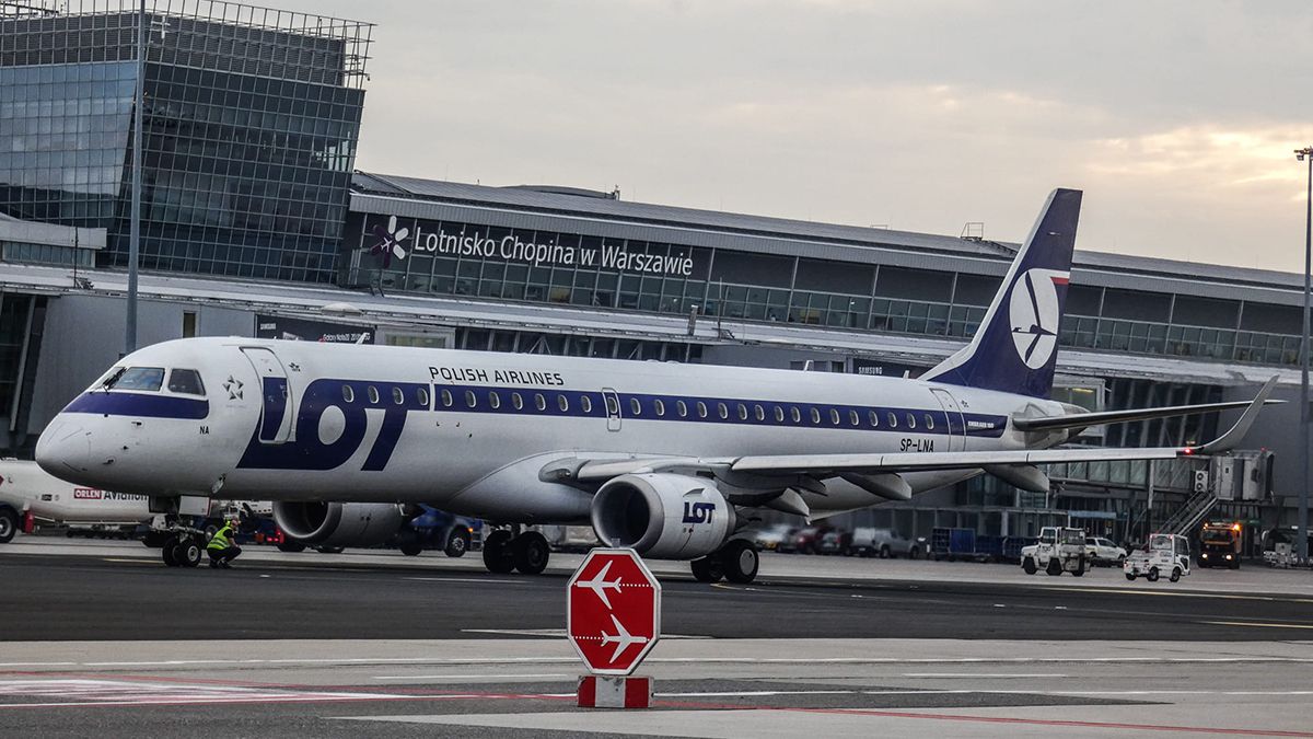 Аеропорт Шопена не впускає росіян на територію Польщі