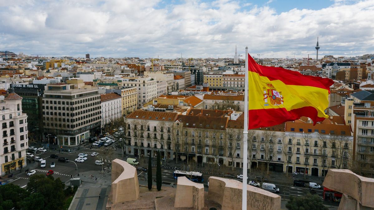 Испания назвала категории россиян, которым будут выдавать визы