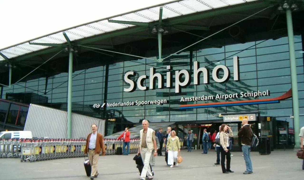 Аеропорт Амстердама платитиме по 350 євро за ануляцію квитків