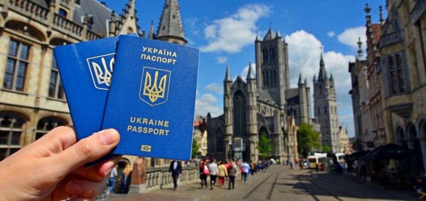 У Кракові та Гданську відкрився центр видачі українських паспортів