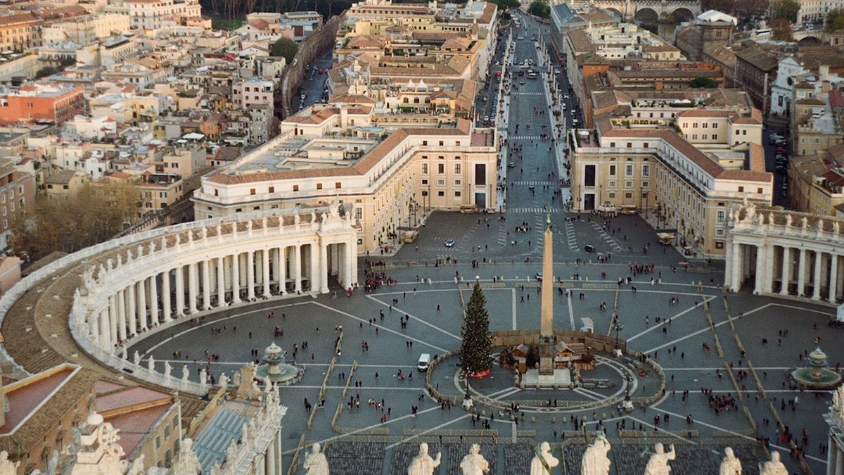 Турист разбил две статуи в Ватикане