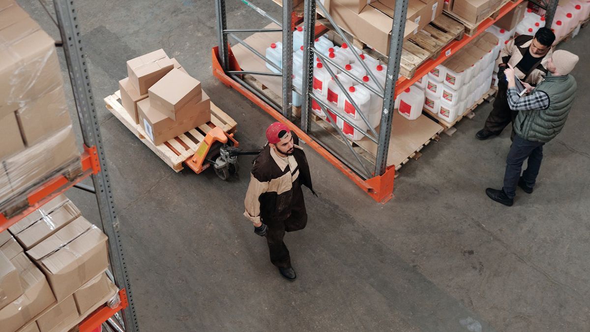 Кем работают украинцы за границей Кем работают украинцы за границей