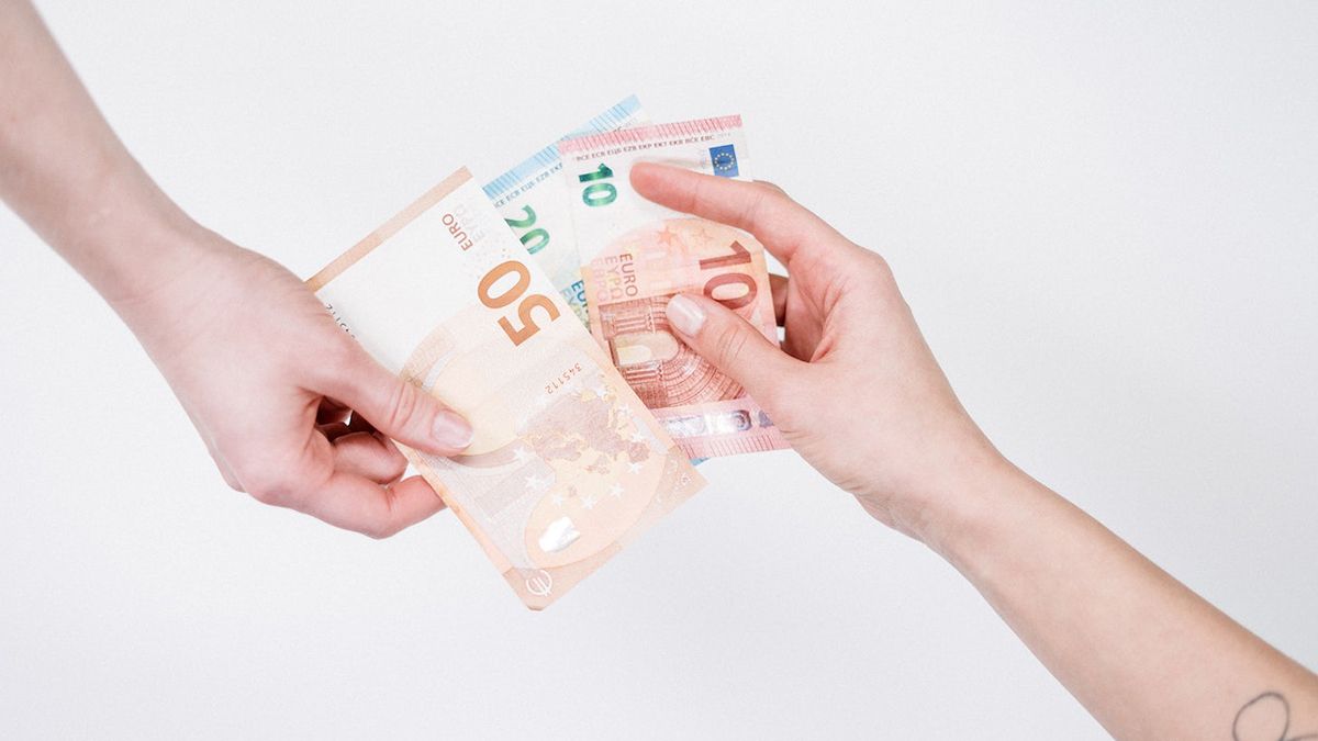 Украинцы в Германии больше не смогут обменивать гривны на евро Украинцы в Германии больше не смогут обменивать гривны на евро