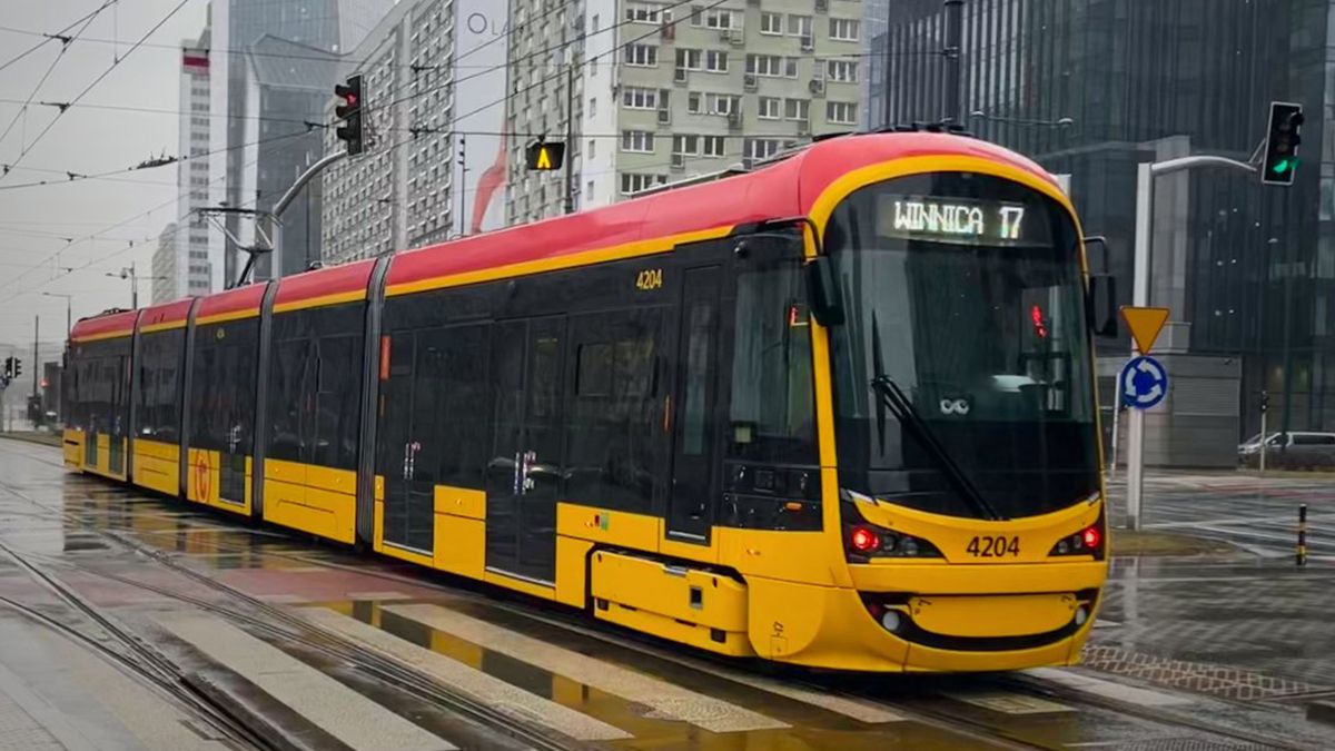 В Варшаве объявили набор на курсы вождения трамваев сколько зарабатывают машинисты - Закордон В Варшаве объявили набор на курсы вождения трамваев сколько зарабатывают машинисты - Закордон