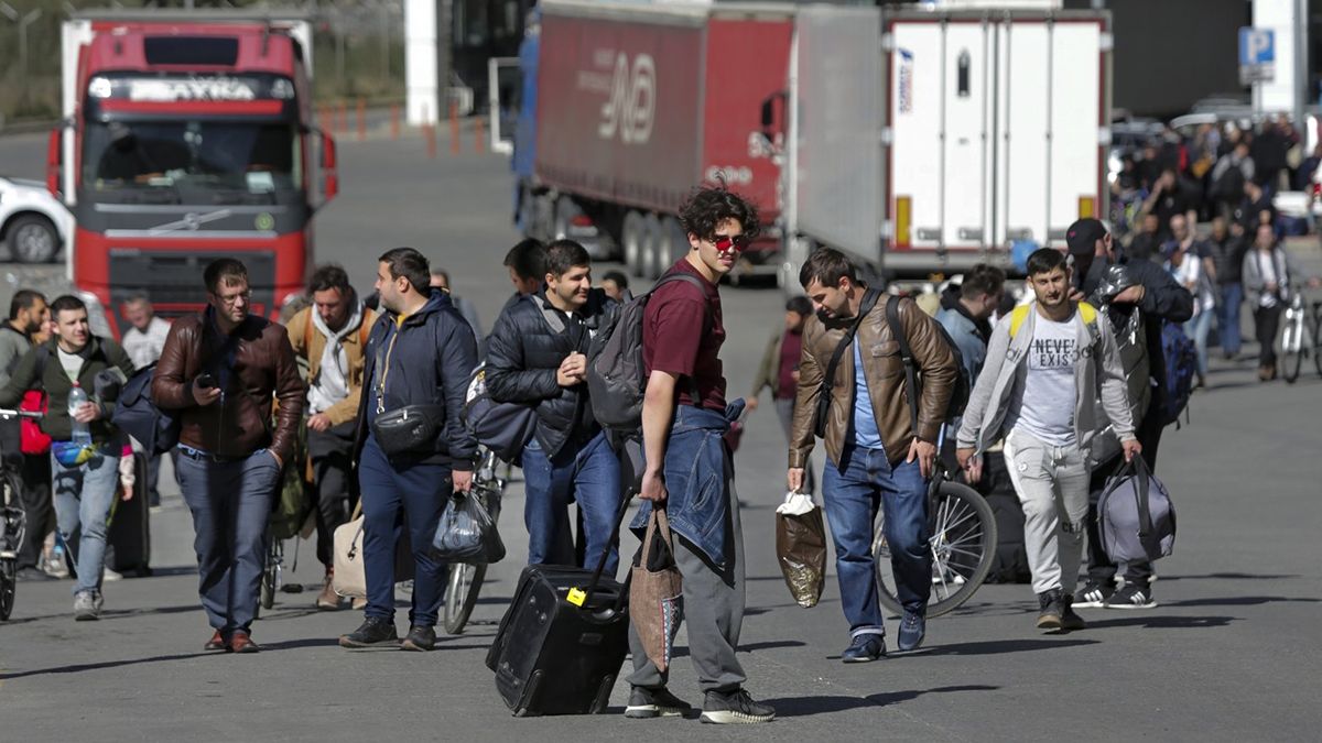 Cкільки поляків підтримують заборону на в'їзд до Польщі для громадян Росії Cкільки поляків підтримують заборону на в'їзд до Польщі для громадян Росії