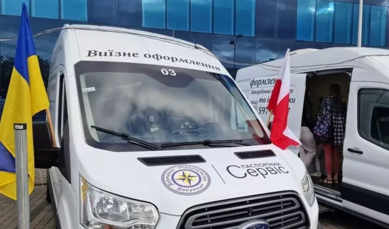 Мобильные пункты для выдачи документов украинцам появятся еще в трех странах Мобильные пункты для выдачи документов украинцам появятся еще в трех странах