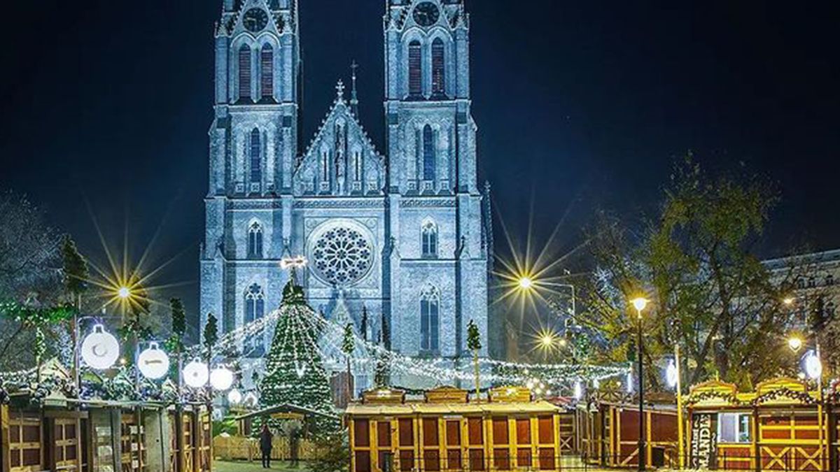 Новорічна ялинка в Празі Новорічна ялинка в Празі