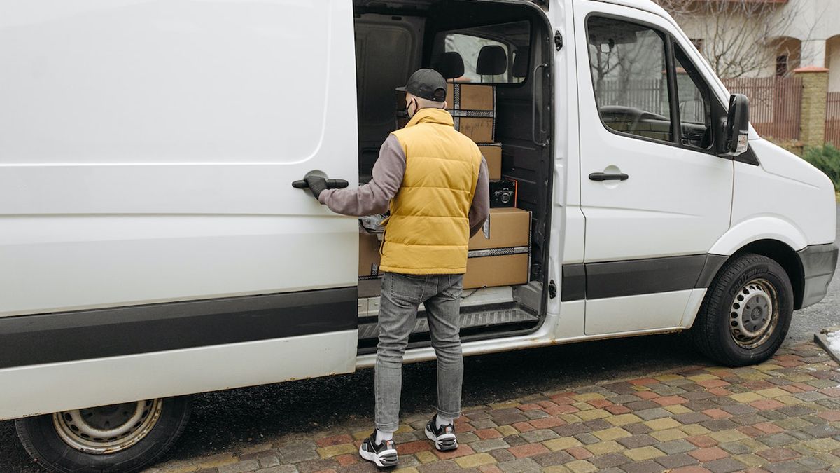 Скільки заробляють кур'єри у Польщі перед Різдвом Скільки заробляють кур'єри у Польщі перед Різдвом