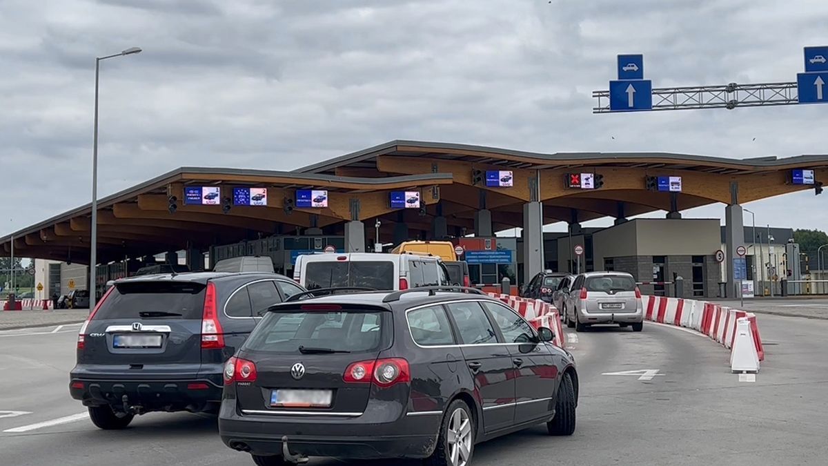 В ДПСУ розповіли, скільки українців перетнуло кордон напередодні свят В ДПСУ розповіли, скільки українців перетнуло кордон напередодні свят