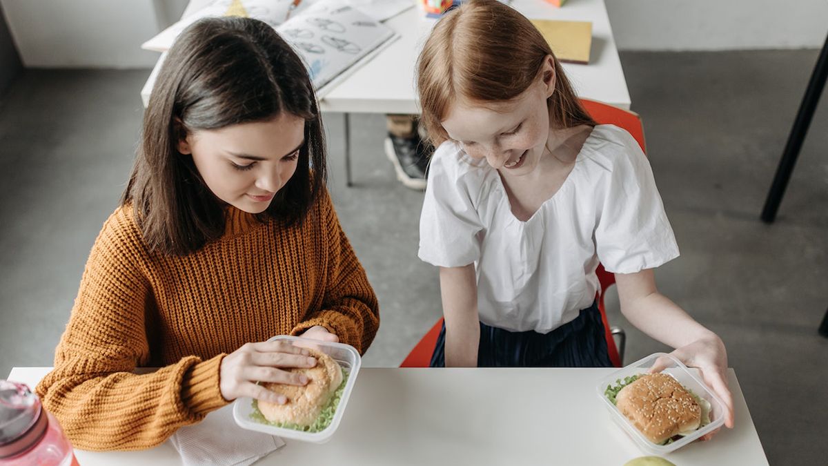 В школах Польши изменились правила бесплатного питания для украинских детей