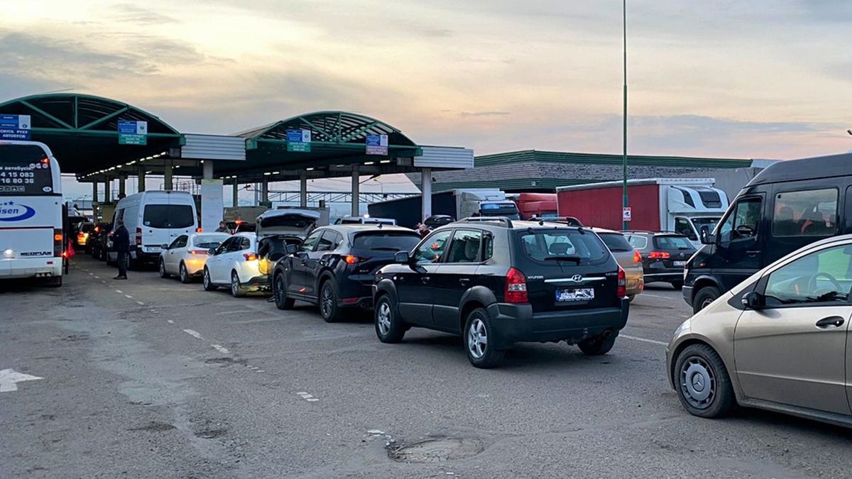 На границе с Румынией заработал пункт пропуска "Рахов" На границе с Румынией заработал пункт пропуска "Рахов"