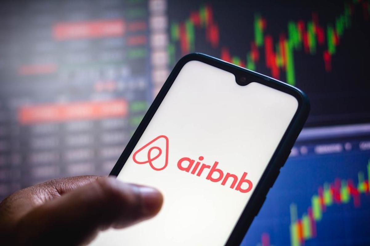 Airbnb предоставляет бесплатное жилье для беженцев из Украины в Польше. Airbnb предоставляет бесплатное жилье для беженцев из Украины в Польше.