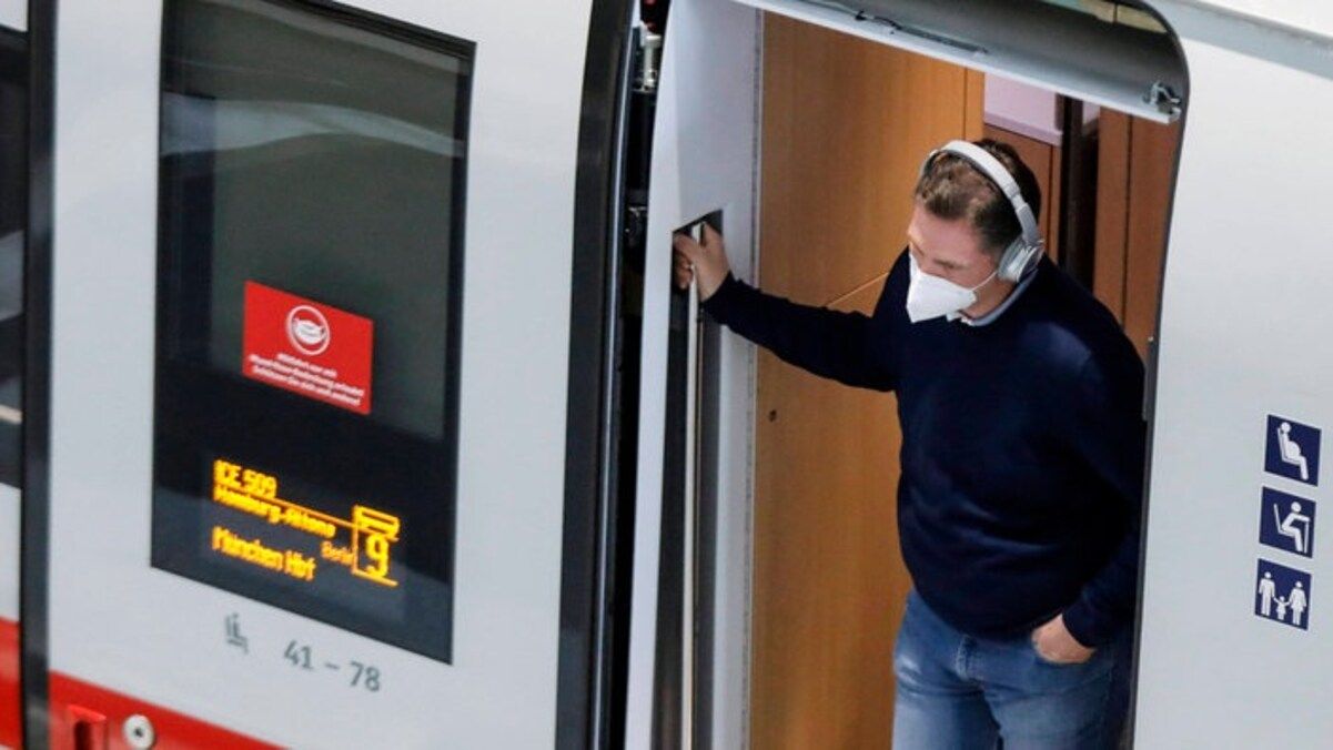 У Німеччині нарешті скасують маски в потягах
