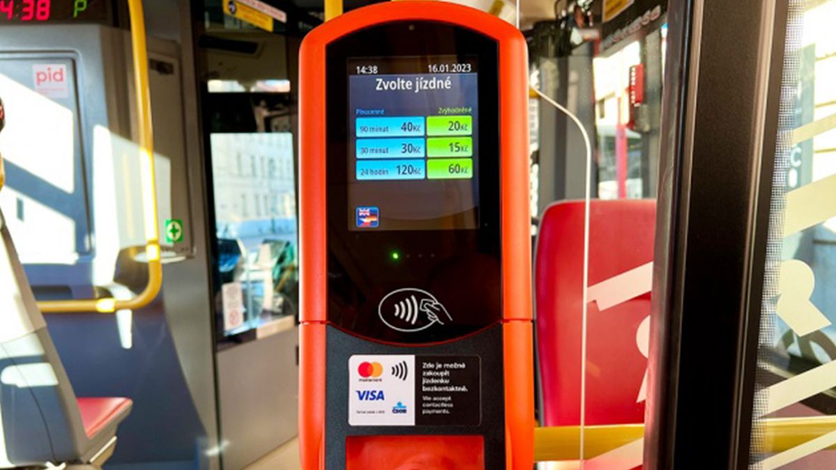 В общественном транспорте Праги появились терминалы самообслуживания В общественном транспорте Праги появились терминалы самообслуживания