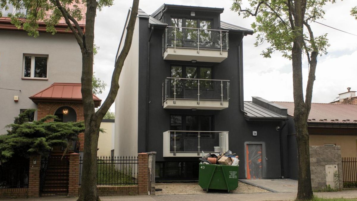 Односімейний будинок у Варшаві розділили на 13 крихітних квартир