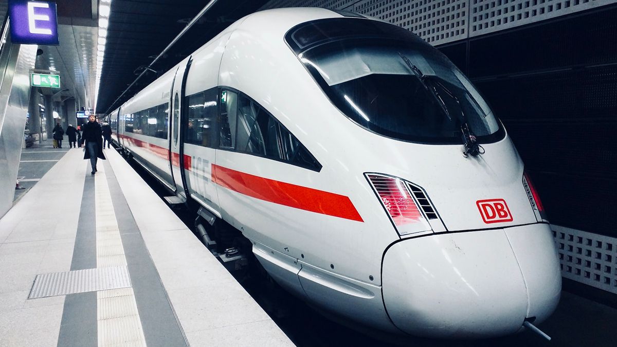 З Києва до Варшави запустять швидкісний потяг З Києва до Варшави запустять швидкісний потяг