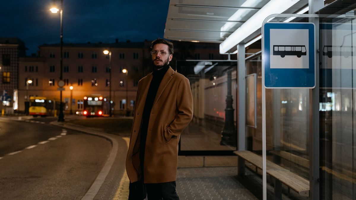 Остановка в Варшаве, на которую не приезжают автобусы Остановка в Варшаве, на которую не приезжают автобусы