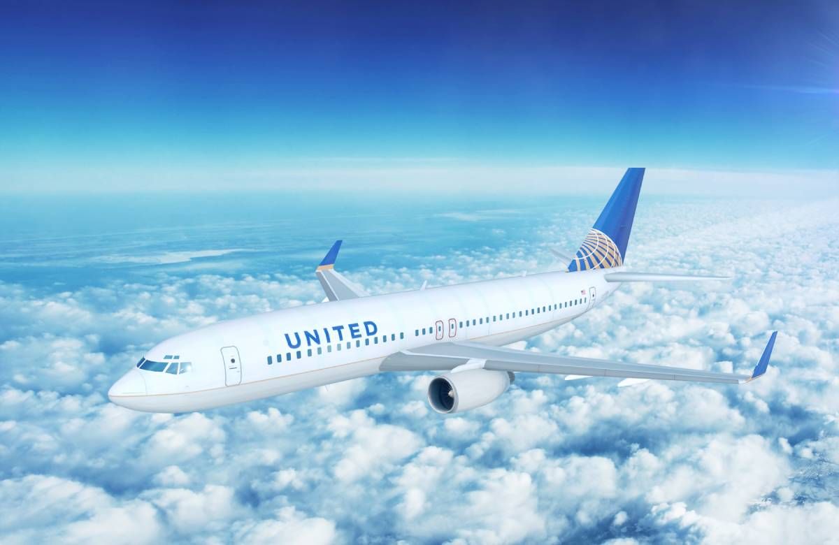 United Airlines будет бесплатно предоставлять улучшенные места пассажирам с детьми