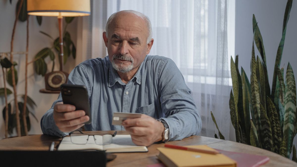 Українці, які працюють у Польщі, мають право на польську пенсію: що потрібно для оформлення Українці, які працюють у Польщі, мають право на польську пенсію: що потрібно для оформлення