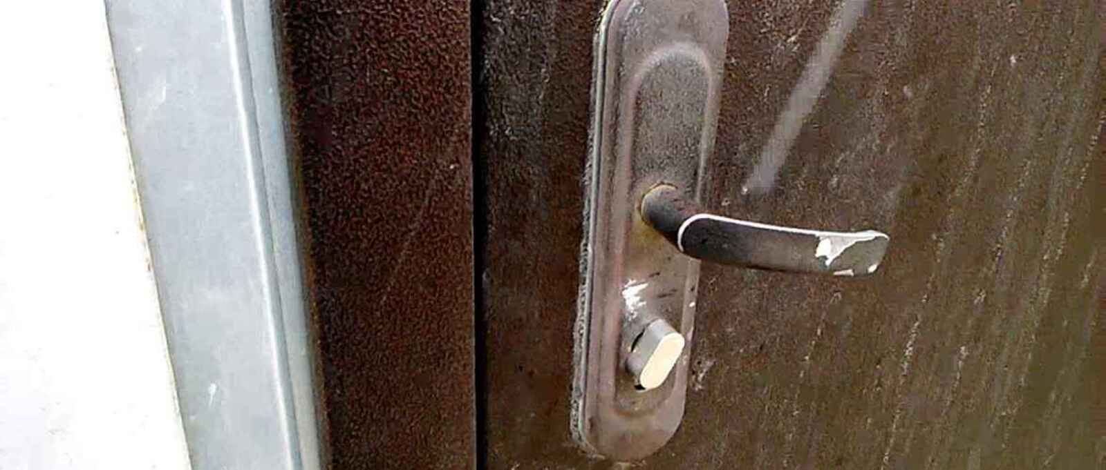 20-річний українець вибив ногами двері школи у Польщі 20-річний українець вибив ногами двері школи у Польщі