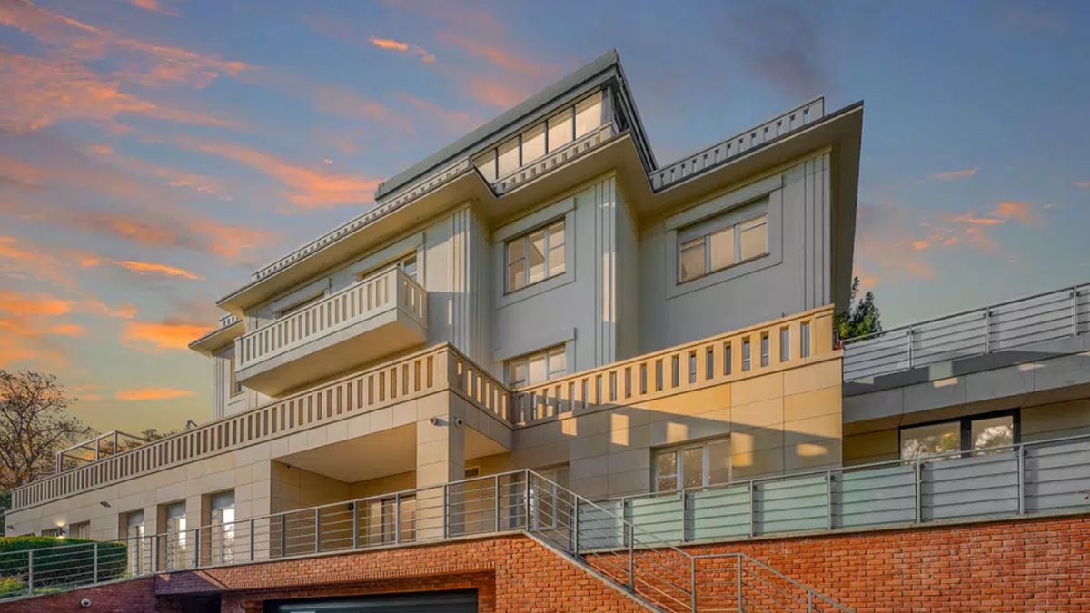 Баскетбольний майданчик і виноградник: як виглядає та скільки коштує найдорожча вілла в Чехії Баскетбольний майданчик і виноградник: як виглядає та скільки коштує найдорожча вілла в Чехії